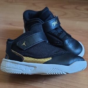Kids Black and Gold Jordan Max Aura 4